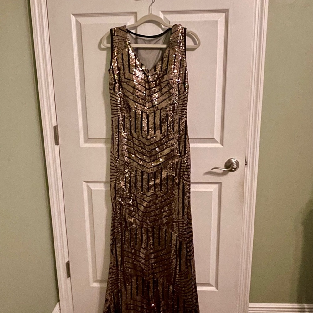 Elegant Gold Sequin Evening Gown
